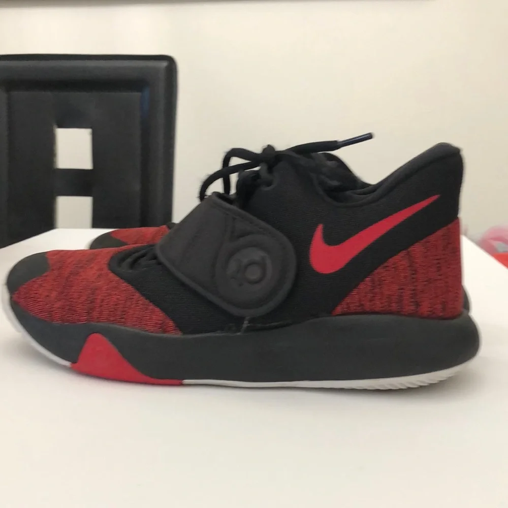 NIKE BOYS KD RED BLACK BASKETBALL SNEAKERS MENS-BOYS SIZE 6Y